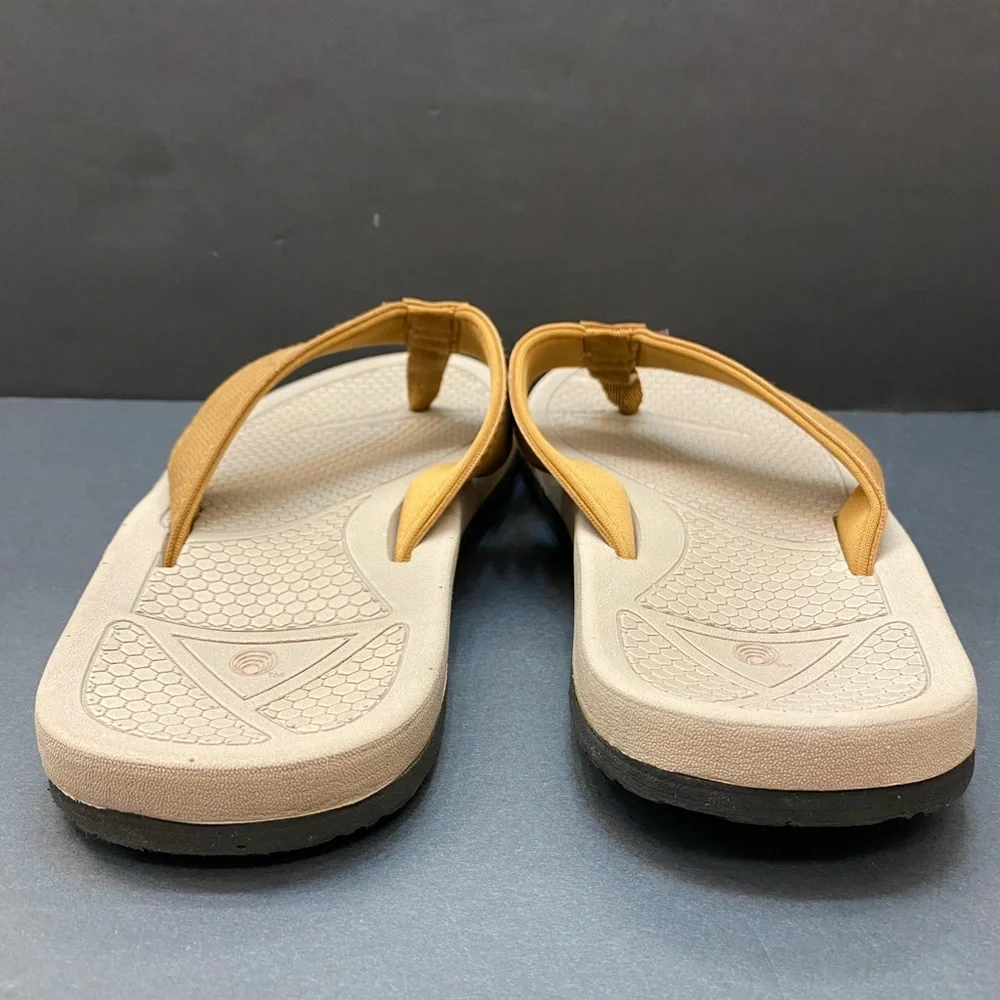 High Tide Mens brown thong flip flops size 8.
